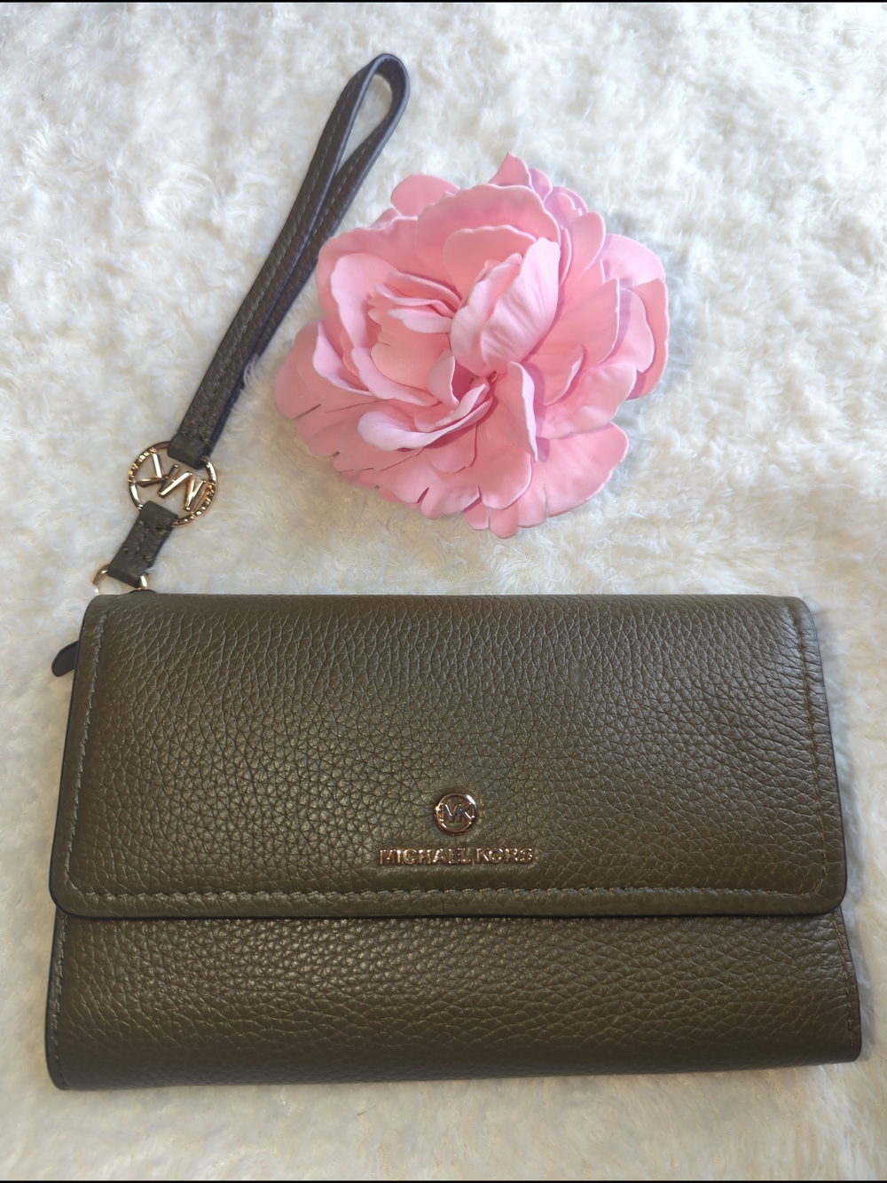 Michael Kors Olive Green Genuine Leather Wristlet Tech Wallet Removable Strap - Picture 2 of 5